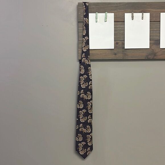 Valentino Italian 100% Silk Eggplant Purple Men’s Tie w/ Handheld Fan Design - Picture 13 of 16